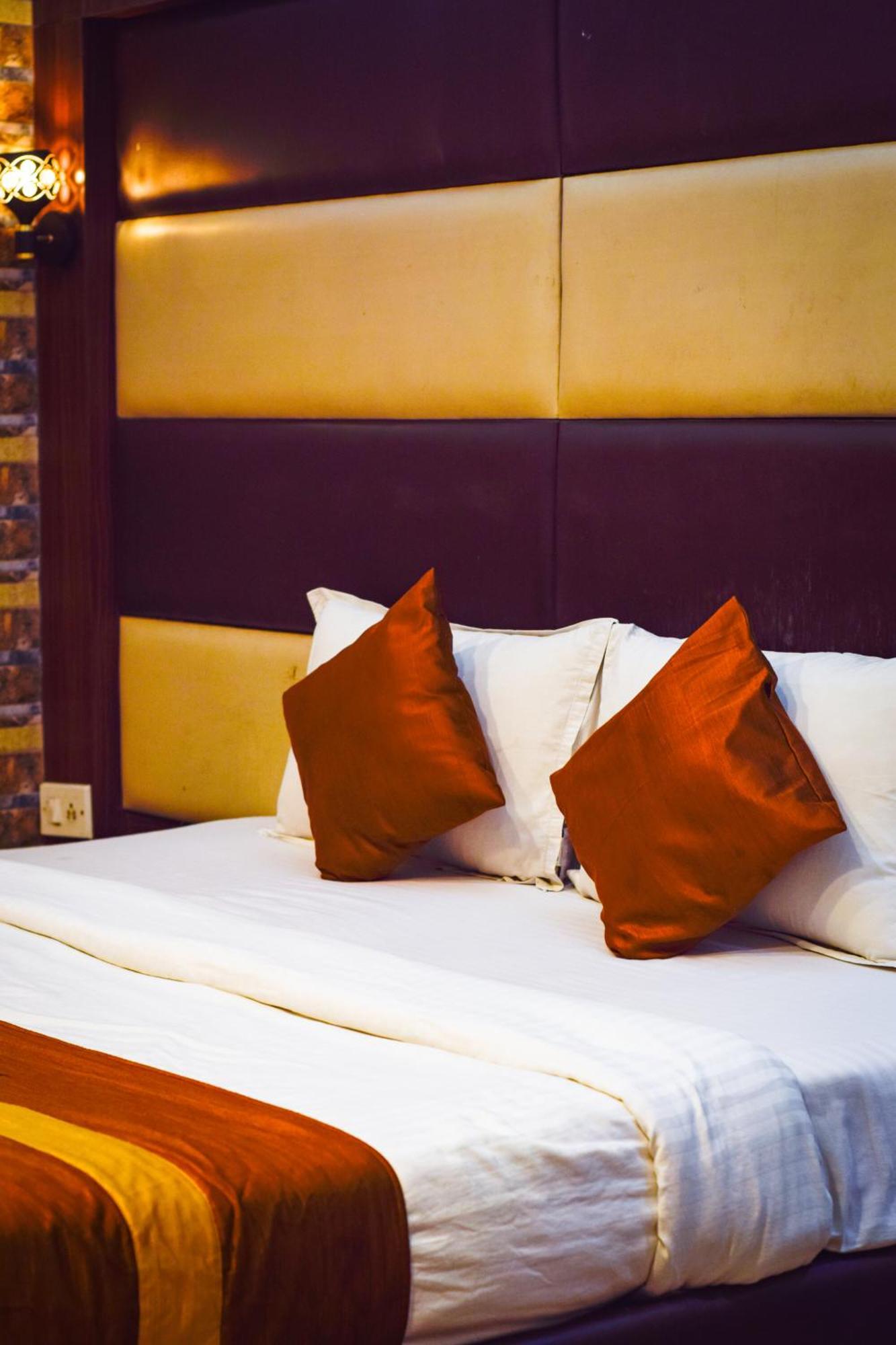 Hotel Diamond Suites Калькутта Экстерьер фото