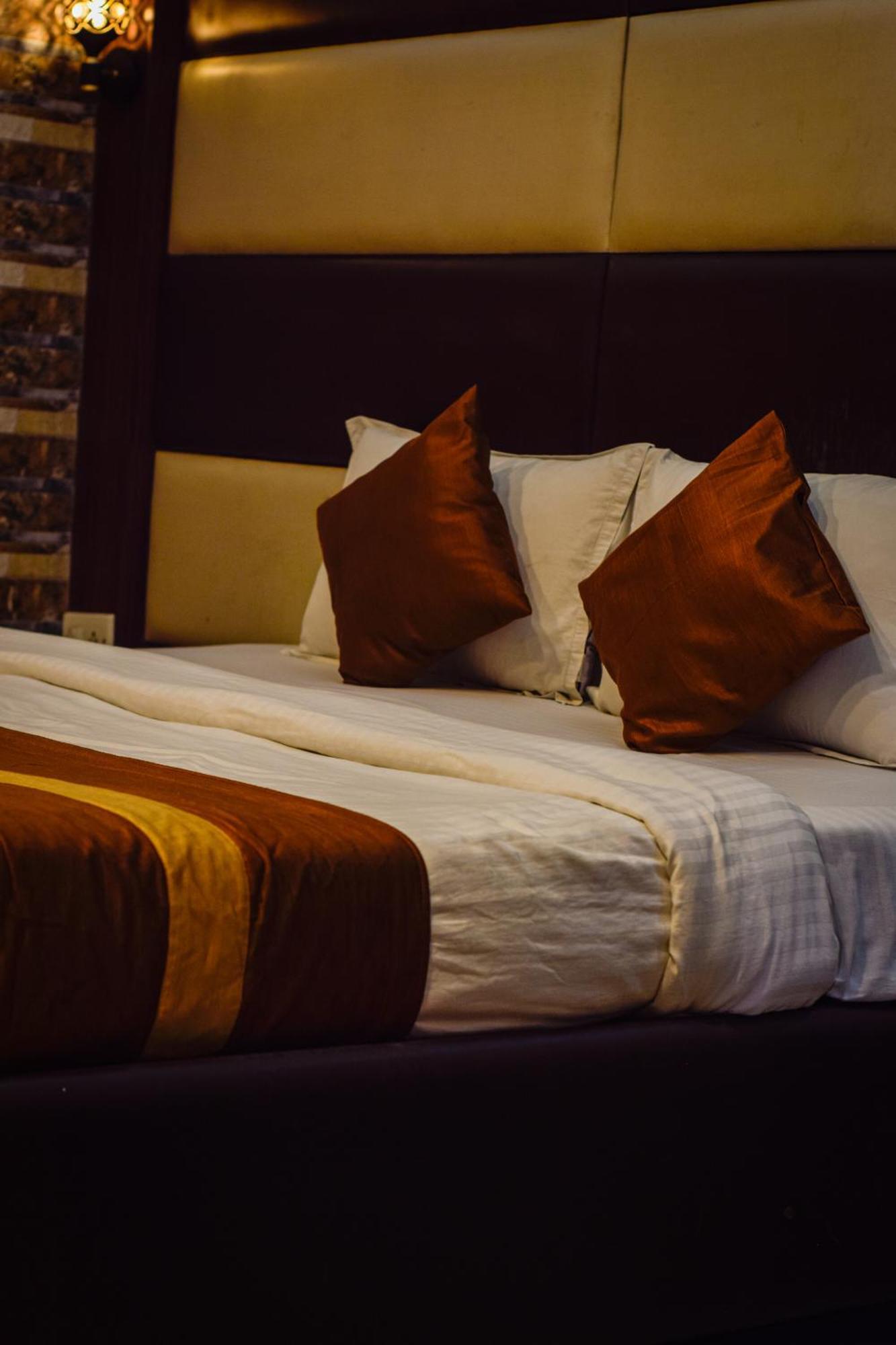 Hotel Diamond Suites Калькутта Экстерьер фото
