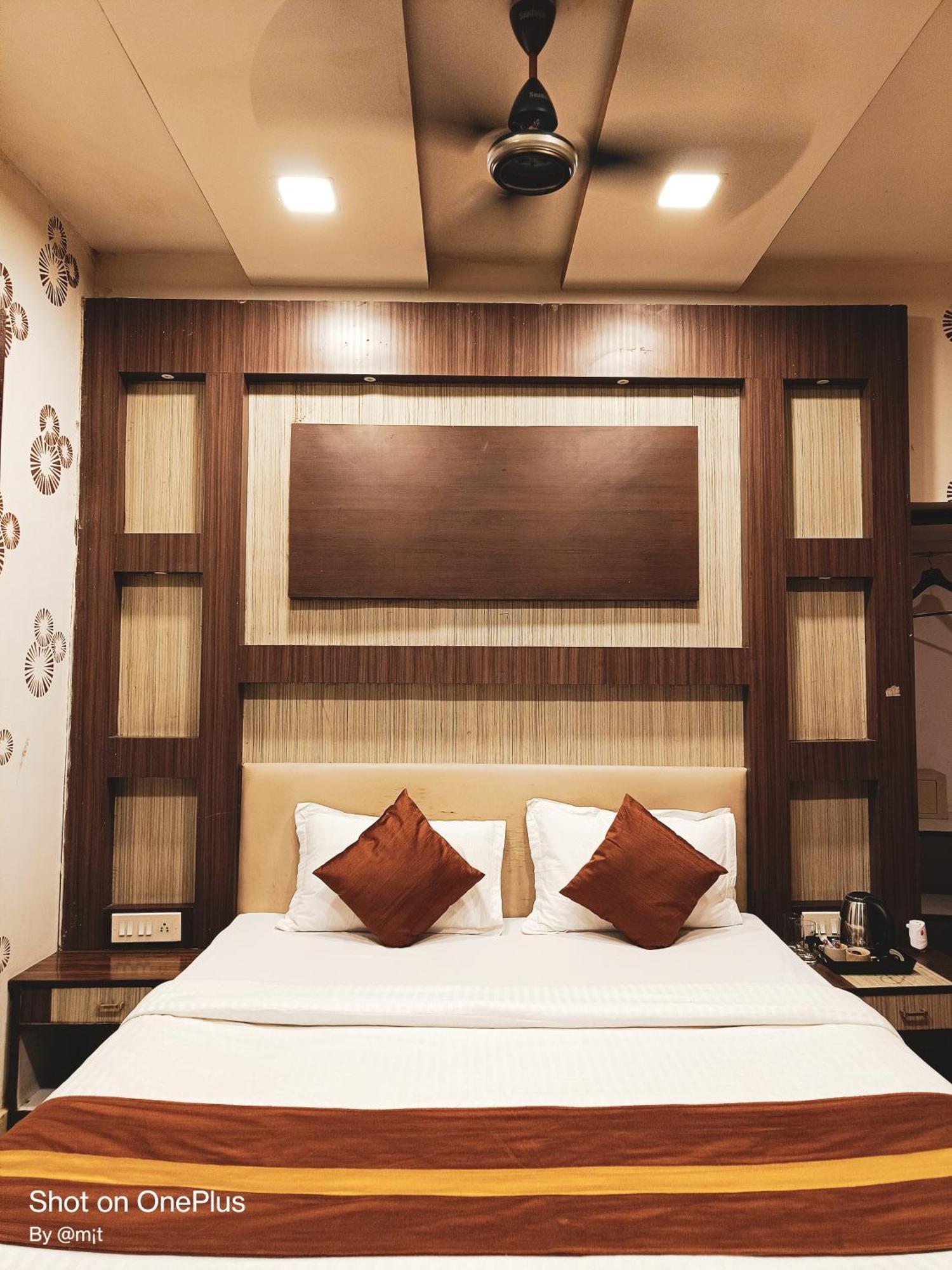 Hotel Diamond Suites Калькутта Экстерьер фото